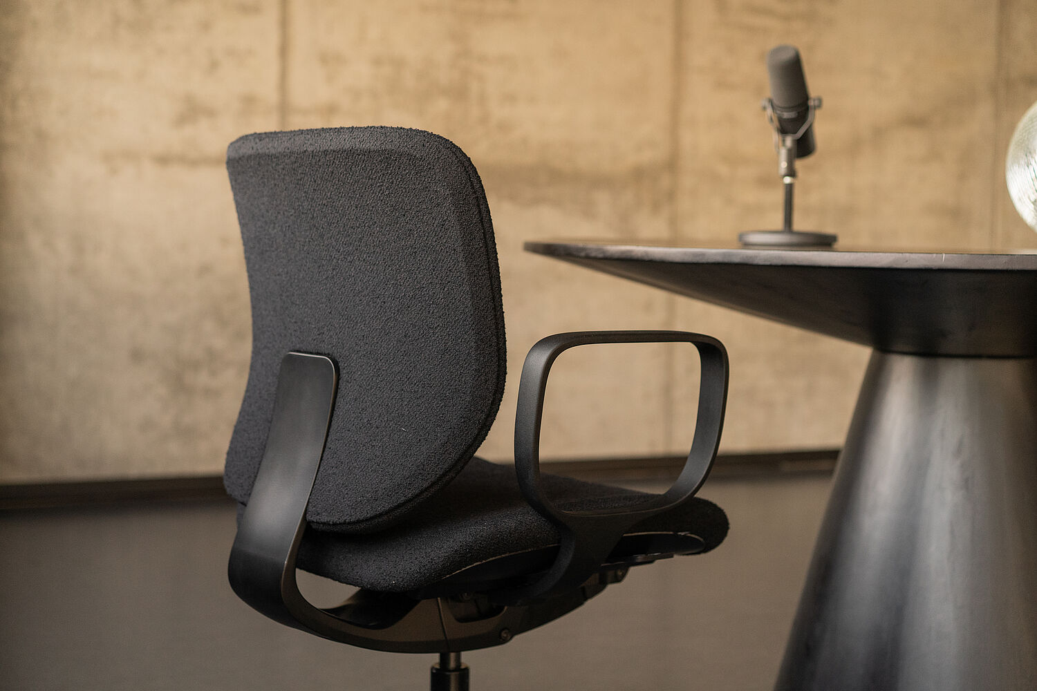 Detailbild LOOC Konferenz Low Padded