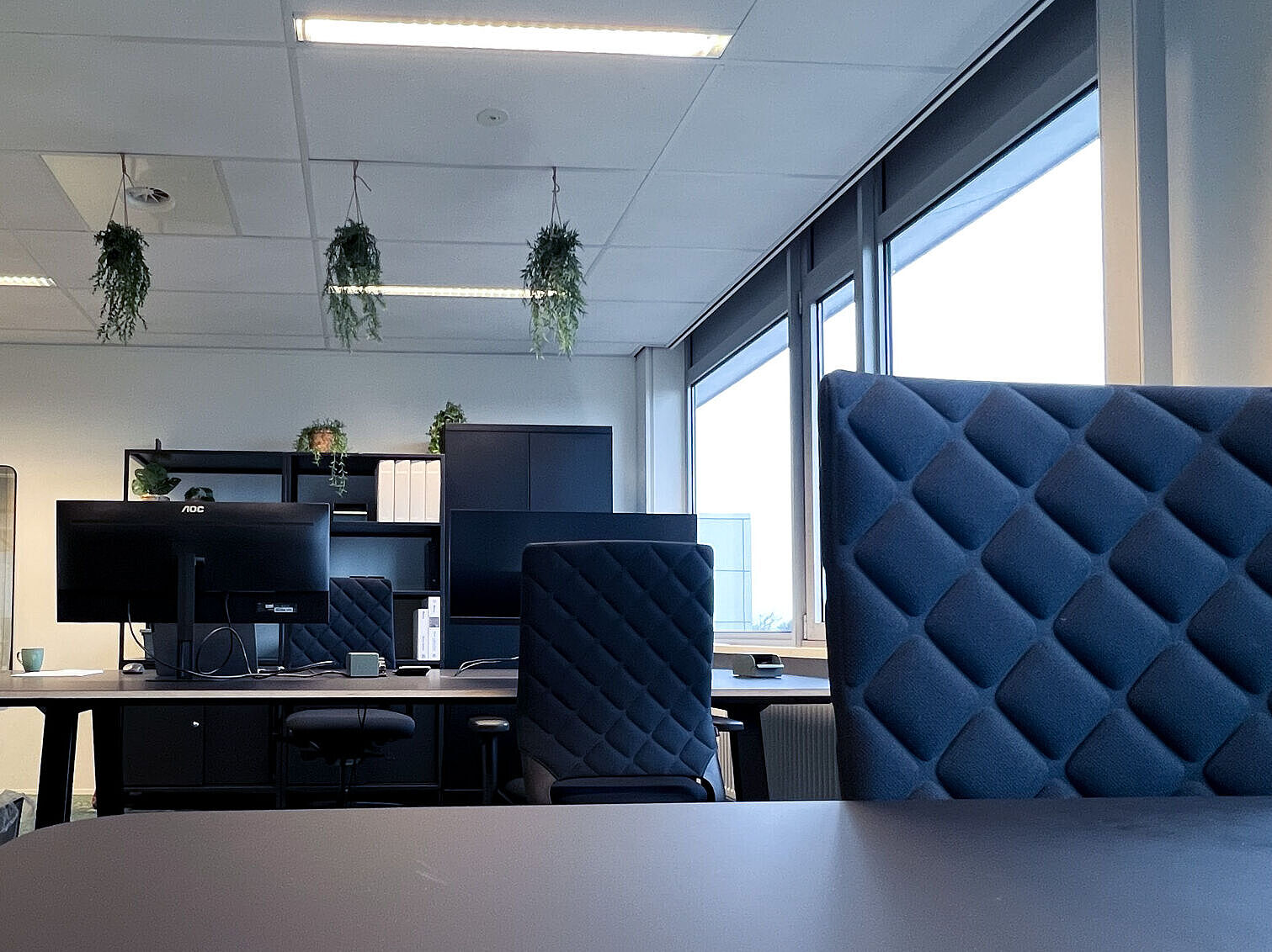 Mehrere Klöber Mera Diamond Drehstühle im Office First Line Büro
