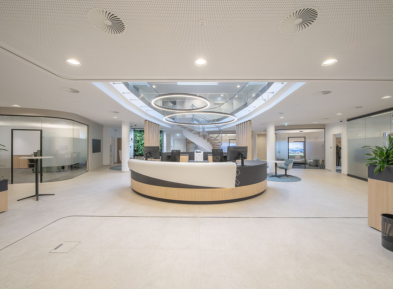 Referenz_Raiffeisenbank Oberalm Österreich_CoMeet_WOOOM_Mera_Connex2